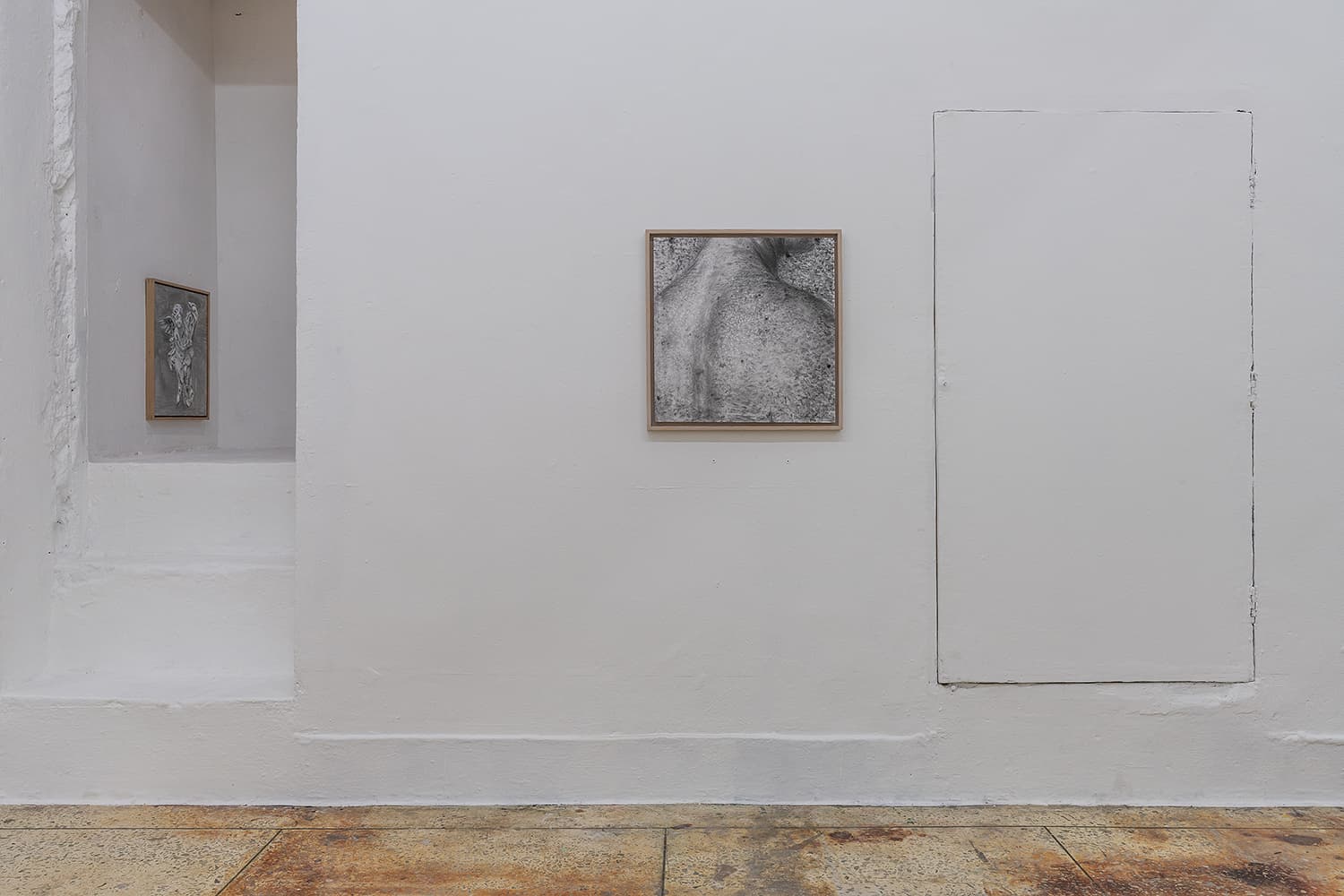 (좌) 2020, oil on canvas paper, 46×38cm (우) 2021, charcoal on paper, 47×45cm
