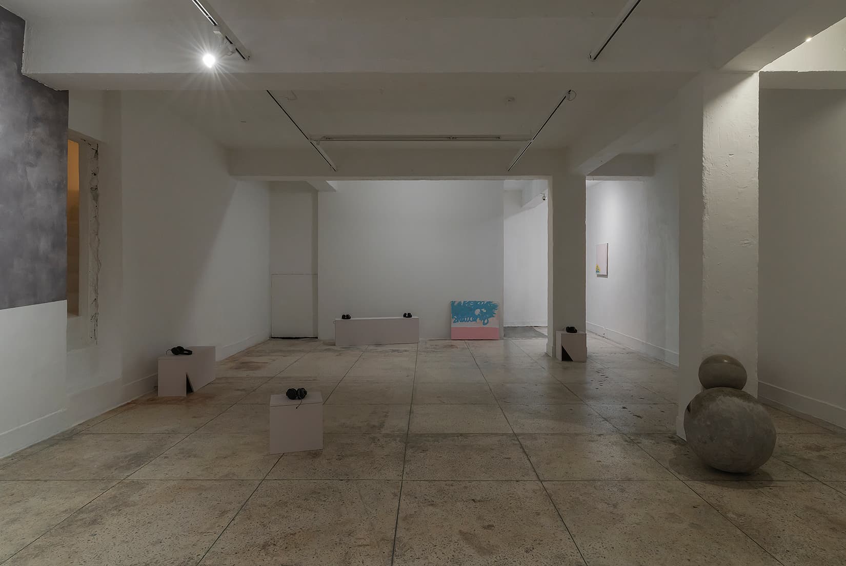 《I Ordered a New Body and It Never Came》 전시전경, 프로젝트 스페이스 사루비아, 2024. 촬영: CJY ART STUDIO