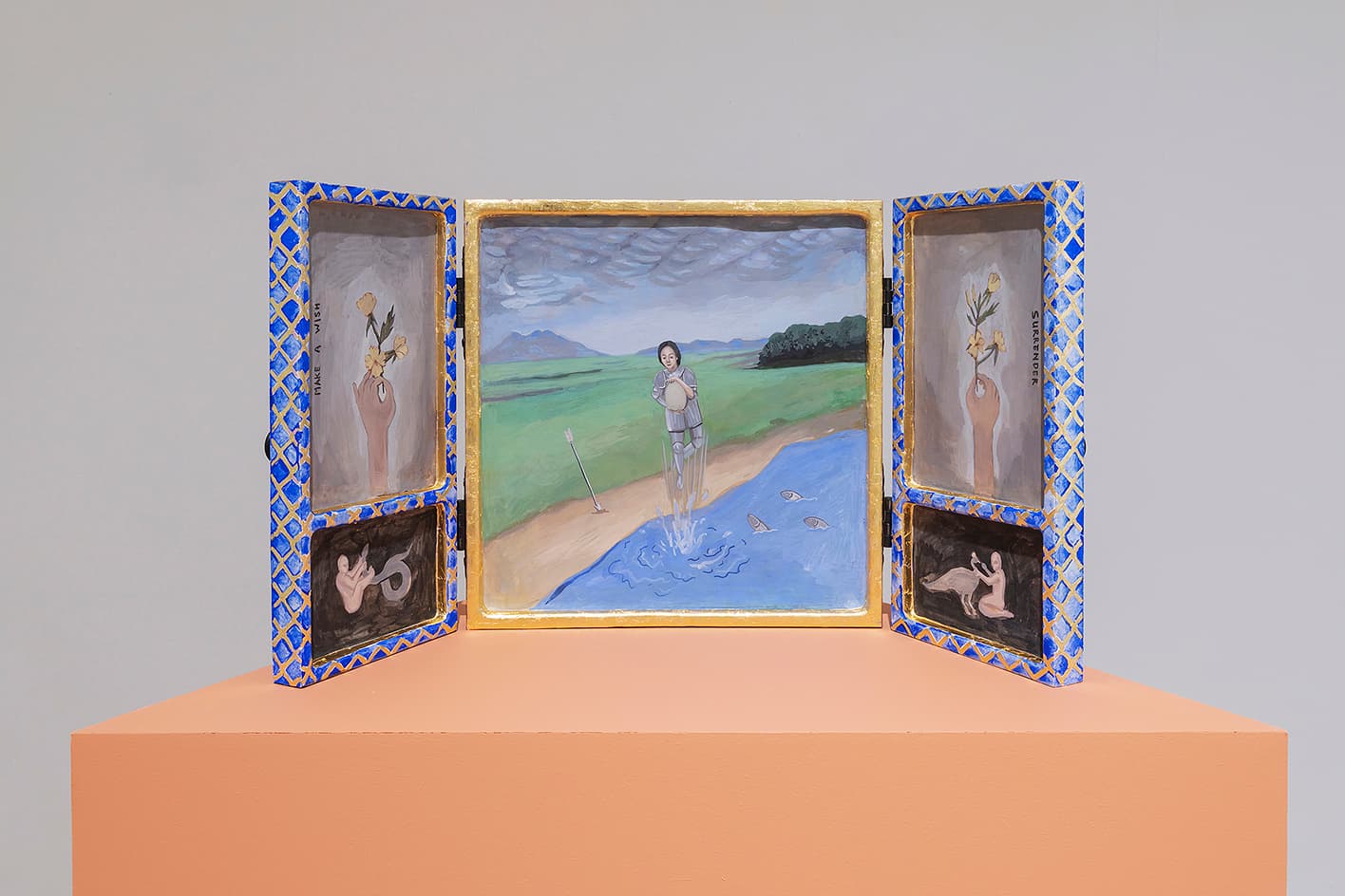 정아롱, Be Careful What You Wish For, 2024, egg tempera and 24k gold leaf on wood, 3 panels, side panels 28×14×2.5cm, center panel 28×28×2.5cm.