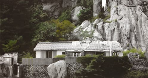 Kang Hong-Goo 그집 - 암벽 The House-Rock Wall pigment print , ink, acrylic 200 x 105 cm 2010