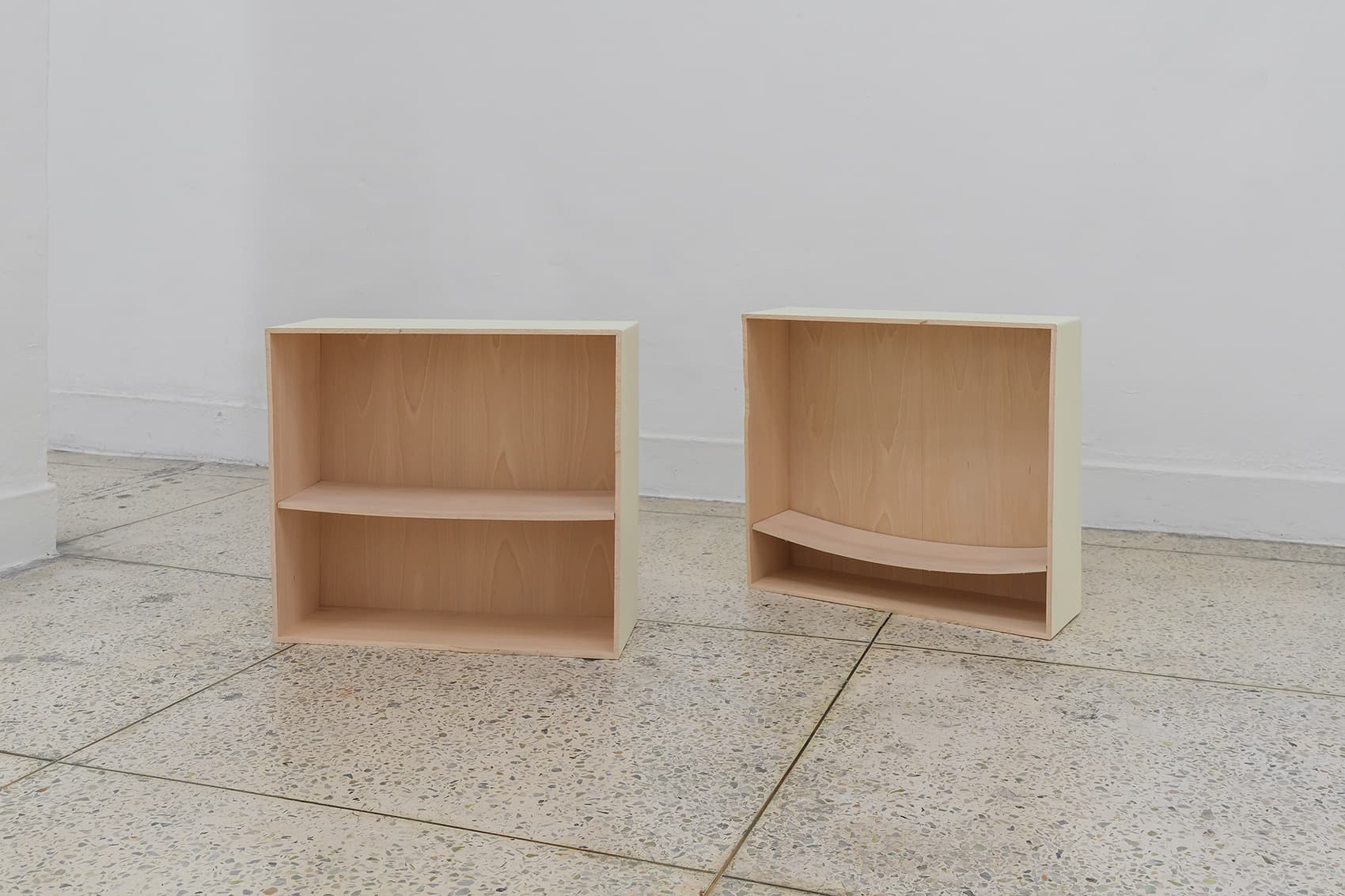 박지무, 절반은 밤, 2025, 나무, 페인트, (좌) 55×60×24cm, (우) 55×60×19.5cm. 사진 CJY ARTS STUDIO