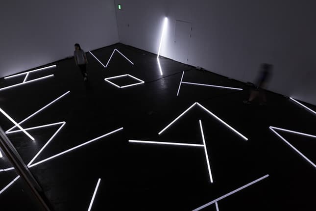 A Neverland of Fragments; A Place of Wordless Things and Thingless Words, LED light, sound, 12′ 30″, 가변크기, 2016