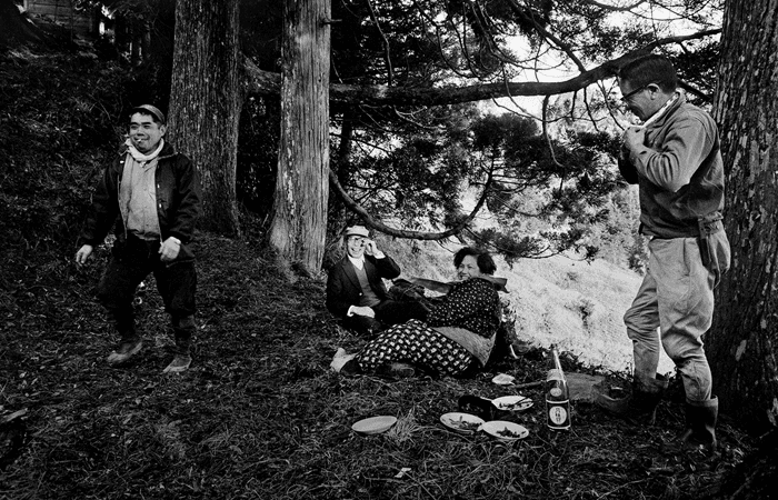 ⓒ Hiromi Tsuchida, Zokushin, Issiki-kurosawa, Aichi Prefecture, Gelatin Silver Print, 30.8×44.5cm, 1969