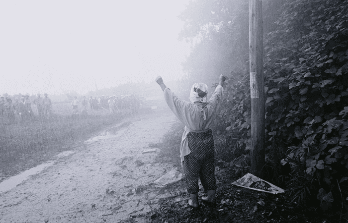 ⓒ Kazuo Kitai, Sanrizuka, Old Lady Faces the Water Cannon, Gelatin Silver Print, 25.8×38cm, 1970