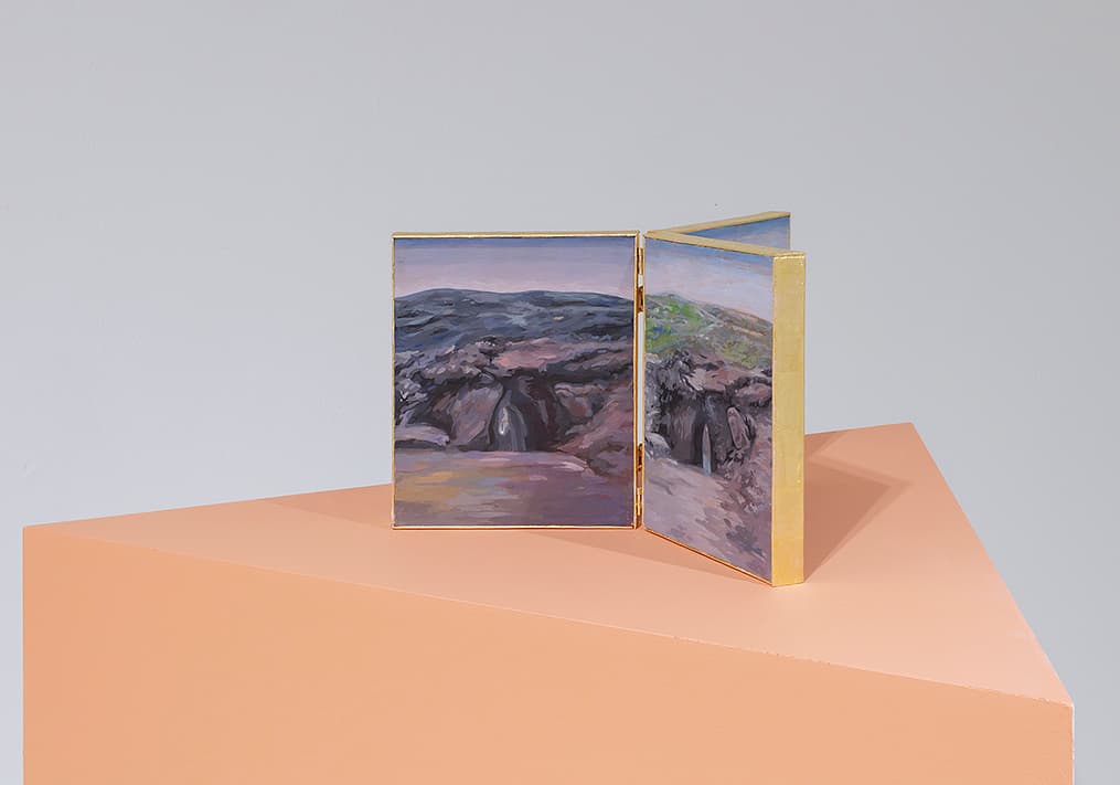 정아롱, Into the Cave/Out of the Cave, 2024, egg tempera and 24k gold leaf on plywood, 3 panels, each panel 16×13×1.7cm.