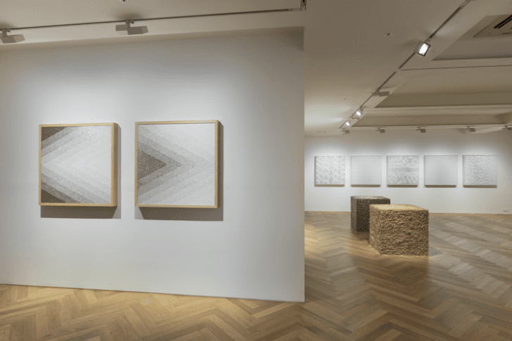 Installation view, "Tara Donovan," Pace Gallery © Tara Donovan, Pace Gallery