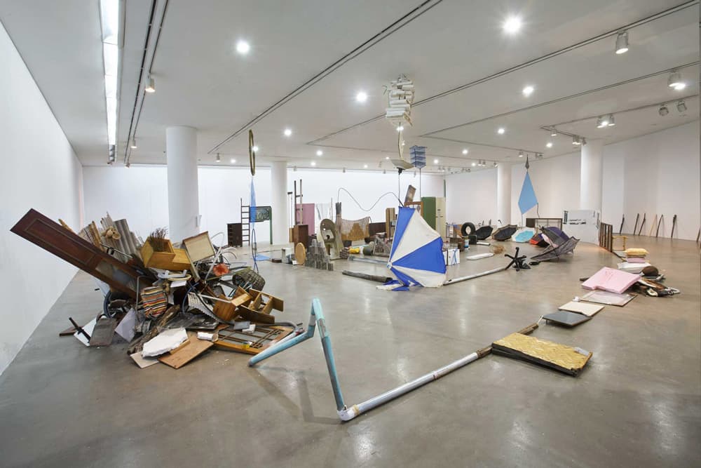 Installation view of Abraham Cruzvillegas, Autodestrucción8: Sinbyeong at Art Sonje Center, 2015 Photo by Kim Taedong