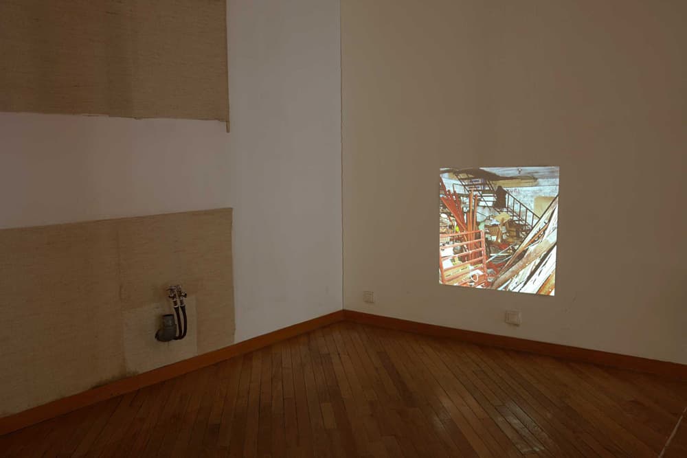 Installation view of Abraham Cruzvillegas, Autodestrucción8: Sinbyeong at Art Sonje Center, 2015 Photo by Kim Taedong