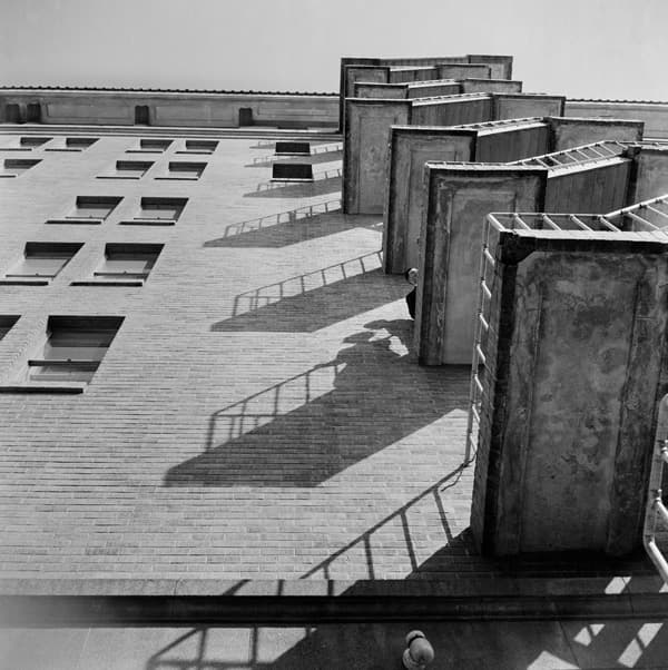성두경, <반도호텔 동편 대피계단>, 1950~1960년대, 디지털잉크젯프린트, 68×68cm, 개인 소장