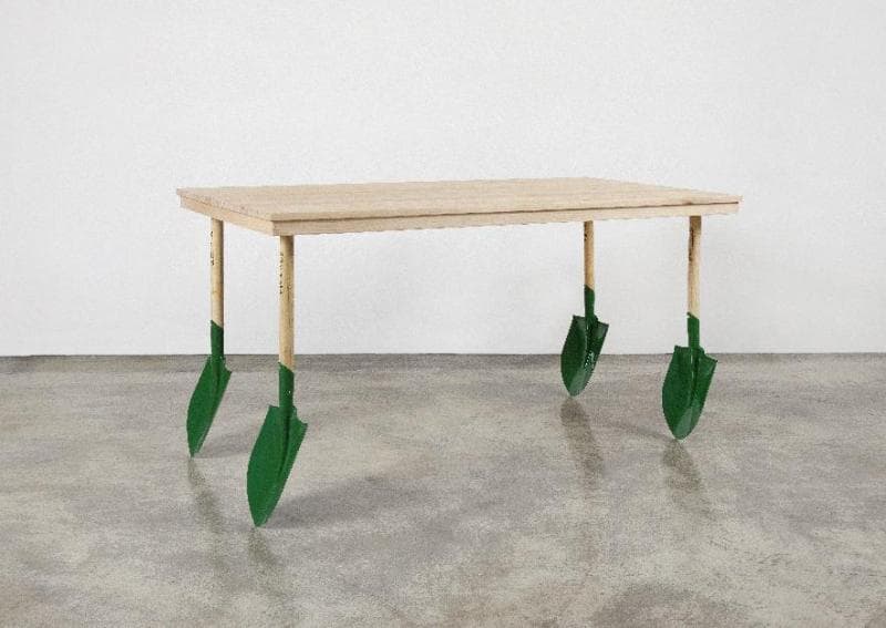 허보리, 4인 삽탁, 150 x 80 x 75(h) cm, 나무, 삽, 못, 2016