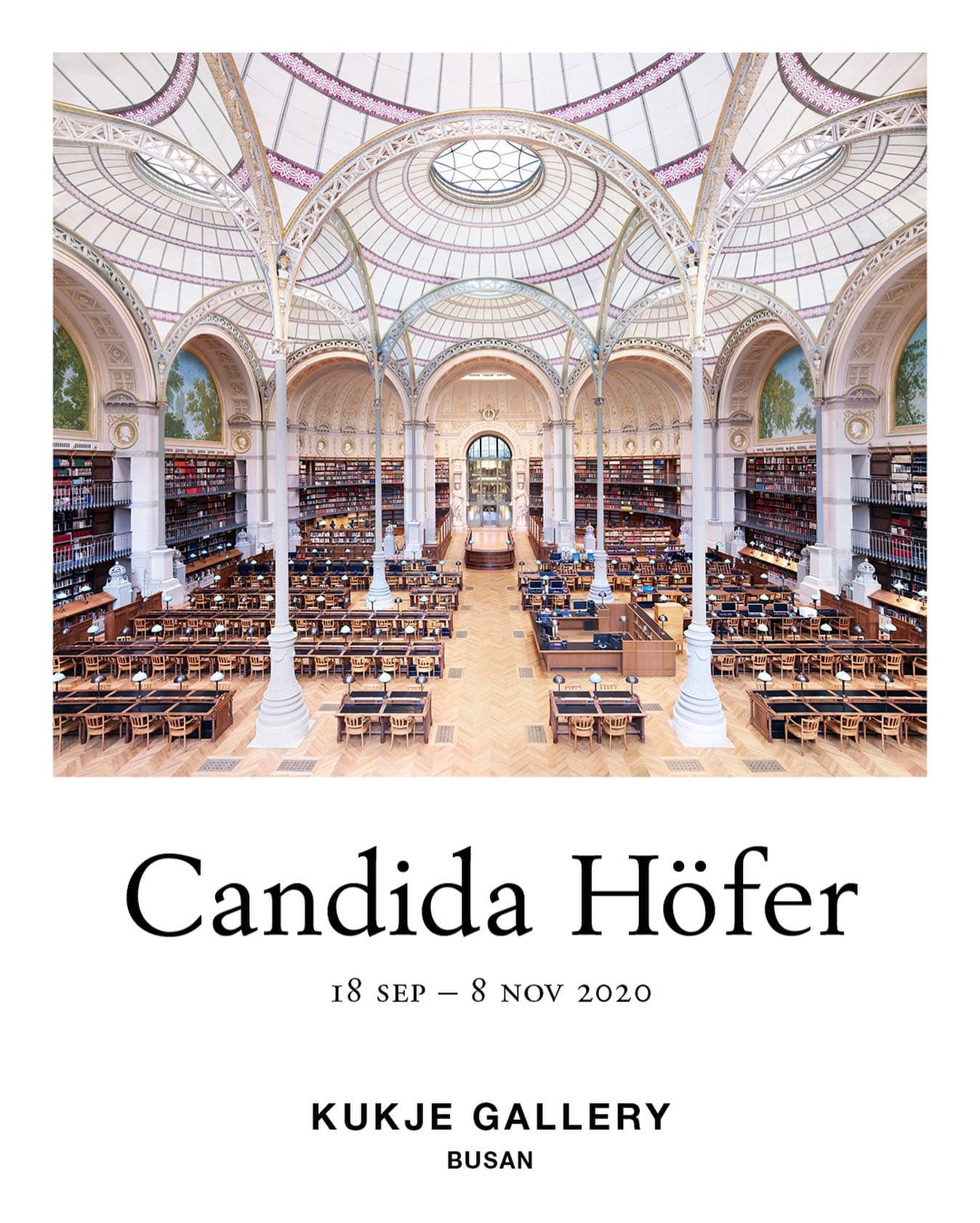 Image: Candida Höfer, La Salle Labrouste - La Bibliothèque de l'INHA Paris II 2017, c-print