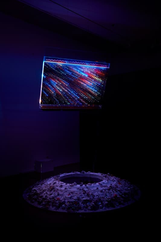 최수정, <불, 얼음 그리고 침묵>, 미디어 설치, 시멘트에 복합매체, LED 필름디스플레이 260x260x400cm, 2018