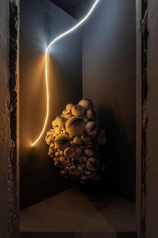 차원 Dimension, 2021, mirror, stainless steel, 50×50×25cm