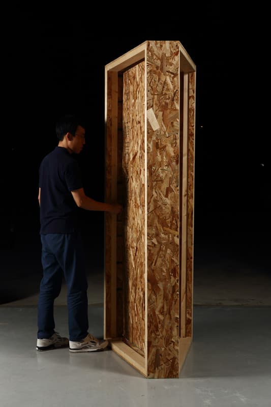김지용, 미시오, 당기시오 합판 96×70×210cm, 2016