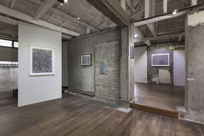 2016 풀 프로덕션 《한진 개인전: White Noise》 전시컷 Photo by 홍철기 ⓒ한진, 아트 스페이스 풀