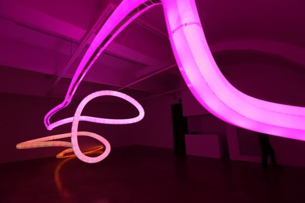 정혜련, A line of the projection / 10m x 9m x 4.3m(H) / 광확산pc, led, 스피커  / 2017