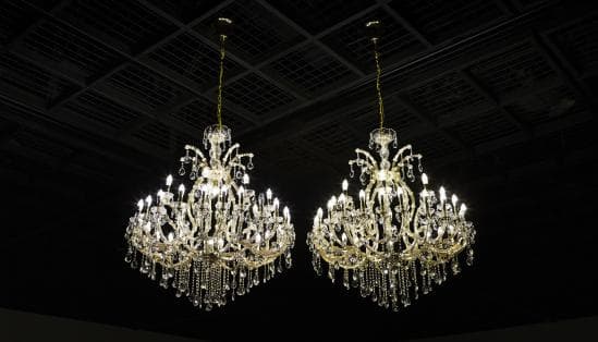 이수경, 내가 너였을 때_2015 chandelier LED_140x120x2 pieces