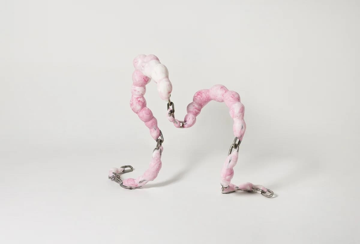 Jungyoon Hyen, All this way to meet you, 2022. chain, plastic clay, acrylic, 67 x 80 x 47 cm