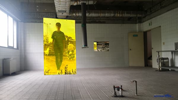 배희경_고요한 행진-부천, 한국(Silent March-Bucheon, Korea), 디지털 프린트에 아크릴 채색(Acrylic on digital print), 221x147cm, 2015