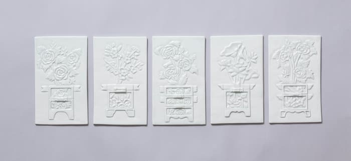 김은주  < 당초이야기 >  백토,투명유  30X110X2cm  2015