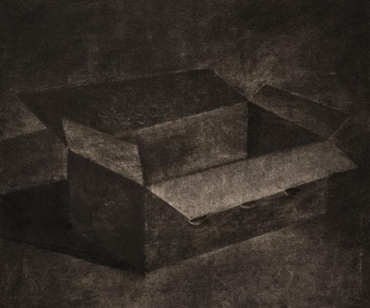 서윤아, 열린 상자, 40.9x31.8cm, charcoal on korean paper, 2018