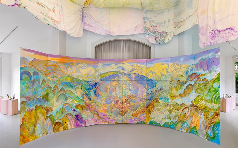 〈Battleground Group Ⅲ 멜랑콜리한 대지의 환영들〉, 2024, 캔버스에 유채, 아크릴 물감, 243×800cm 설치전경