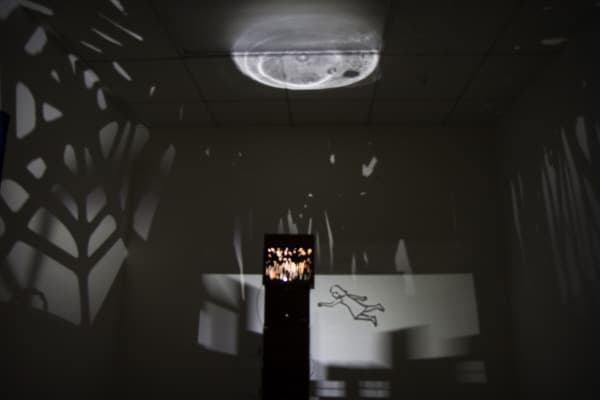 < Shadow Box II – Great Childhood > LED, 아크릴, 아두이노 , 모터, 나무  / 40X40X167cm / 2015