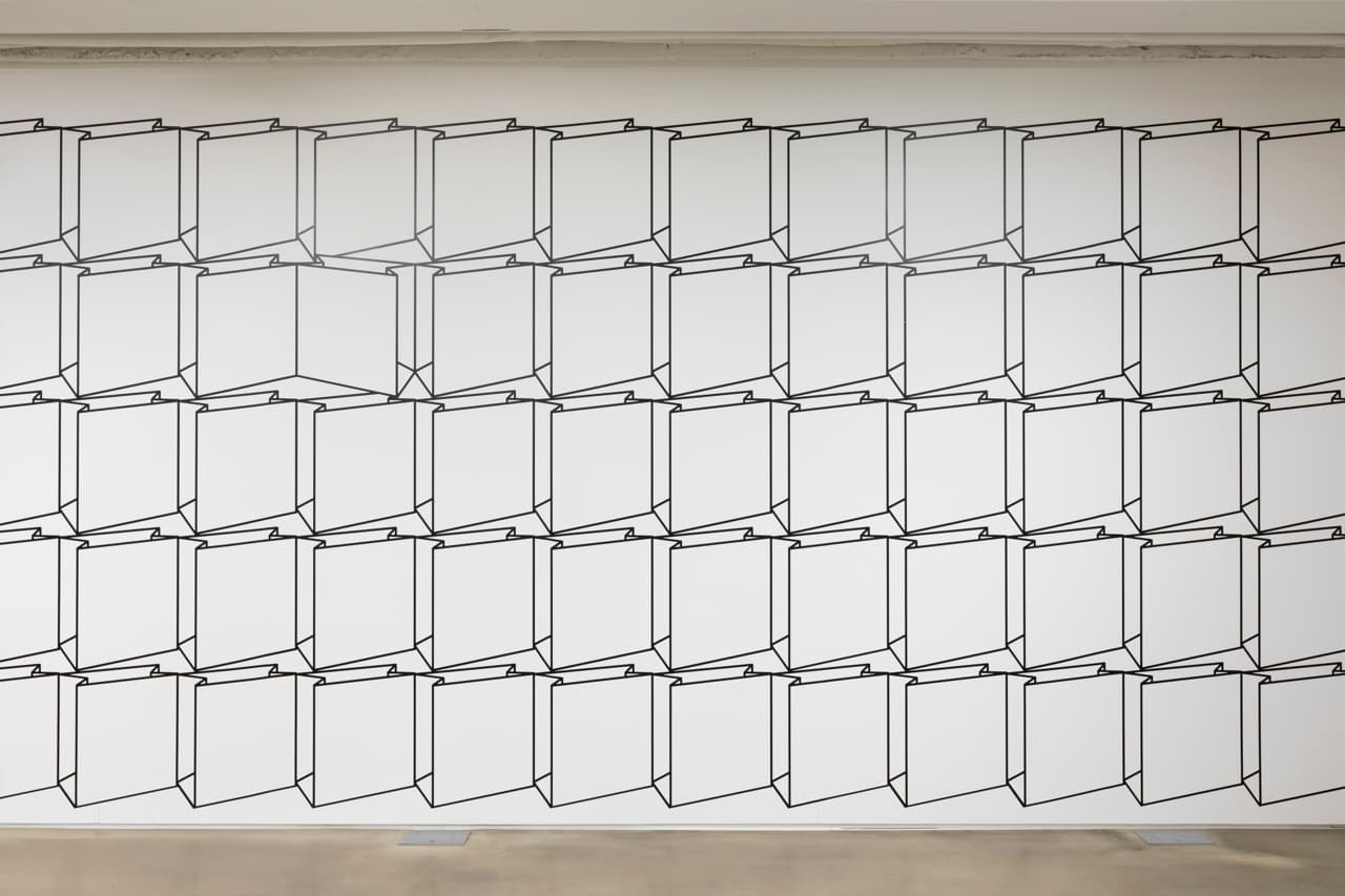 강선미 <다른 각도> detail. 2018 adhesive vinyl, dimension variable 이미지 제공: 스페이스 소