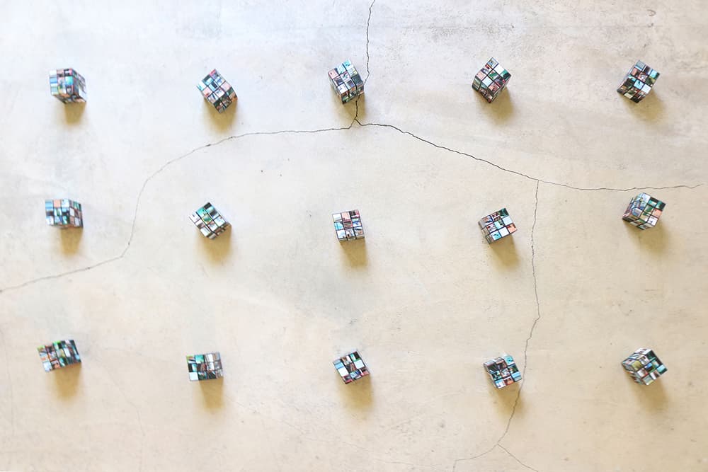 민주, ㅏㄷㅁㄱㅓㄴ, 5.5×5.5×5.5㎝(50ea), 가변설치, mixed media, 2019
