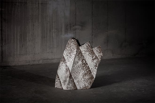 윤광조, 산동, 2017, 적점토, 화장토, 타래쌓기, 귀얄, 뿌리기, 30×50×63(h)cm