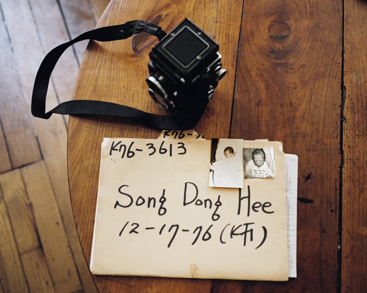 “부모님 알 수 없음”, 파리, 2013년 7월. ⓒ아녜스 데르비“Father and Mother Unknown”, Paris, July 2013.ⓒAgnès Dherbeys