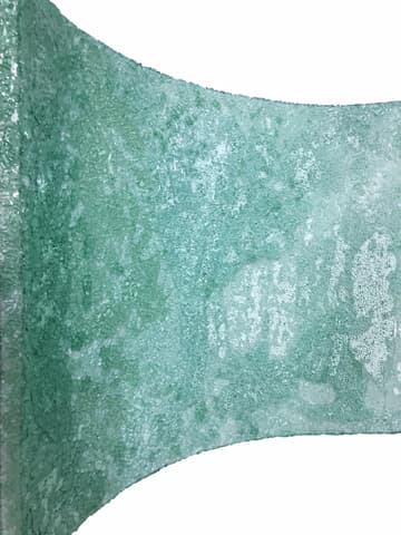 이성미, let it flow 1, (세부사진) 혼합재료, 수집한 깨어진 자동차 유리, 195x61x45cm, 2017