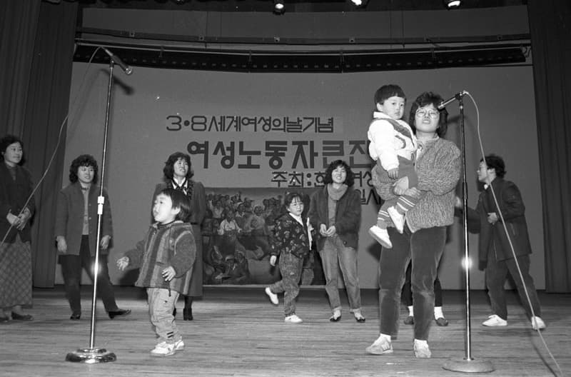 1988년 3월8일 세계여성의날 기념 여성노동자큰잔치(경향신문사, 민주화운동기념사업회 제공)