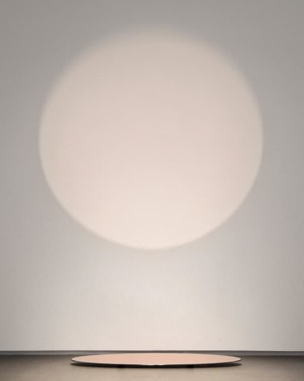 Untitled Circle Copper, 2016 lamps, metal ellipses, 121.7 x 35 x 0.4 cm (reflection on wall 150x150cm)