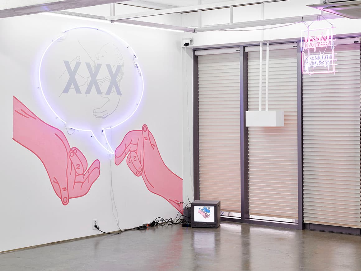 인세인박, 홀리워터, 2017. wall painting, neon, single channel video, variable dimension