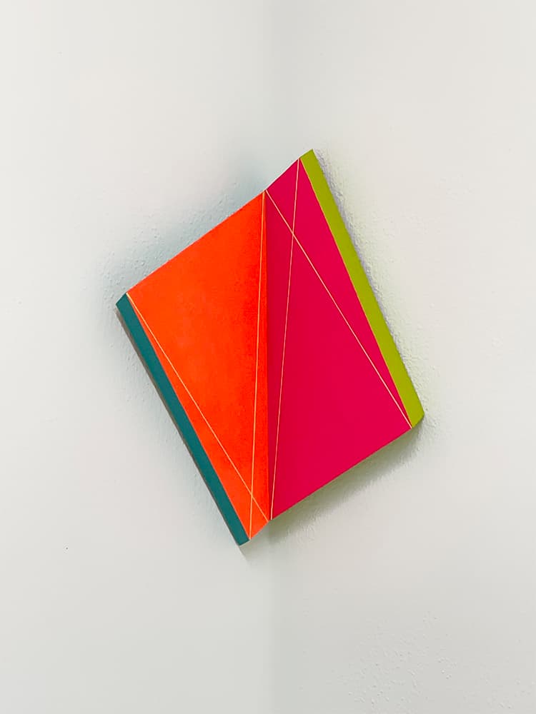 김매리_LU_Folded Square 2022 Acrylic on wood 25x30x15cm