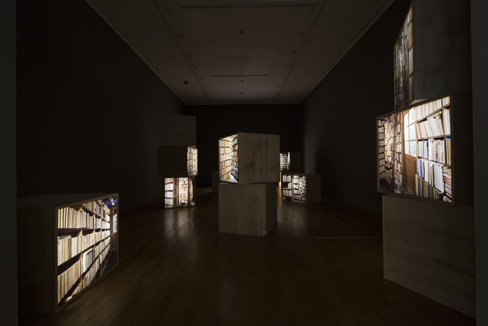 김기성_침묵의 서책들_The Silent Book_잉크젯프린트,라이트박스_2016