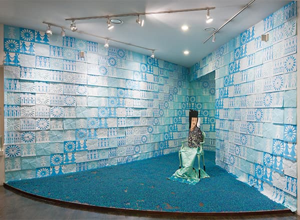 윤석남, 블루룸, 2010, 혼합매체, 가변크기