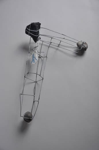 기억생물1, 꺼먹이소성, 돌, 철, 37x25x9cm , 2016