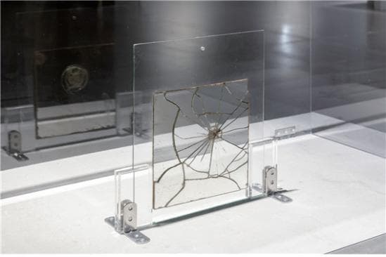 곽인식, 무제_early 1960s Mirror, glass_30.5×27.1cm Private collection