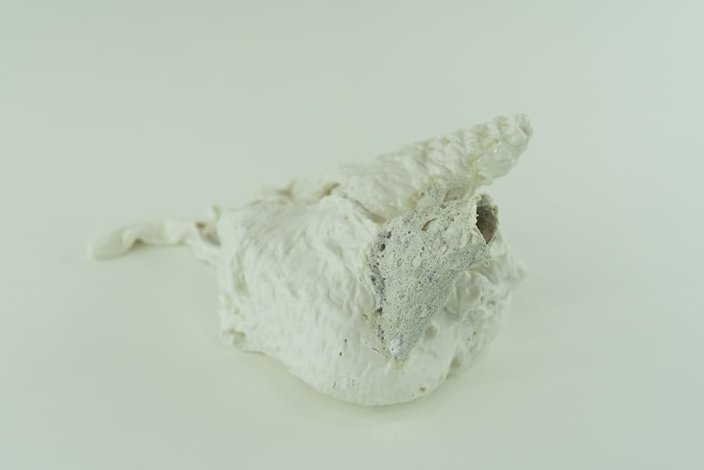 김지예 흰_1 2023 Glazed ceramic 11.5x20x12.5cm