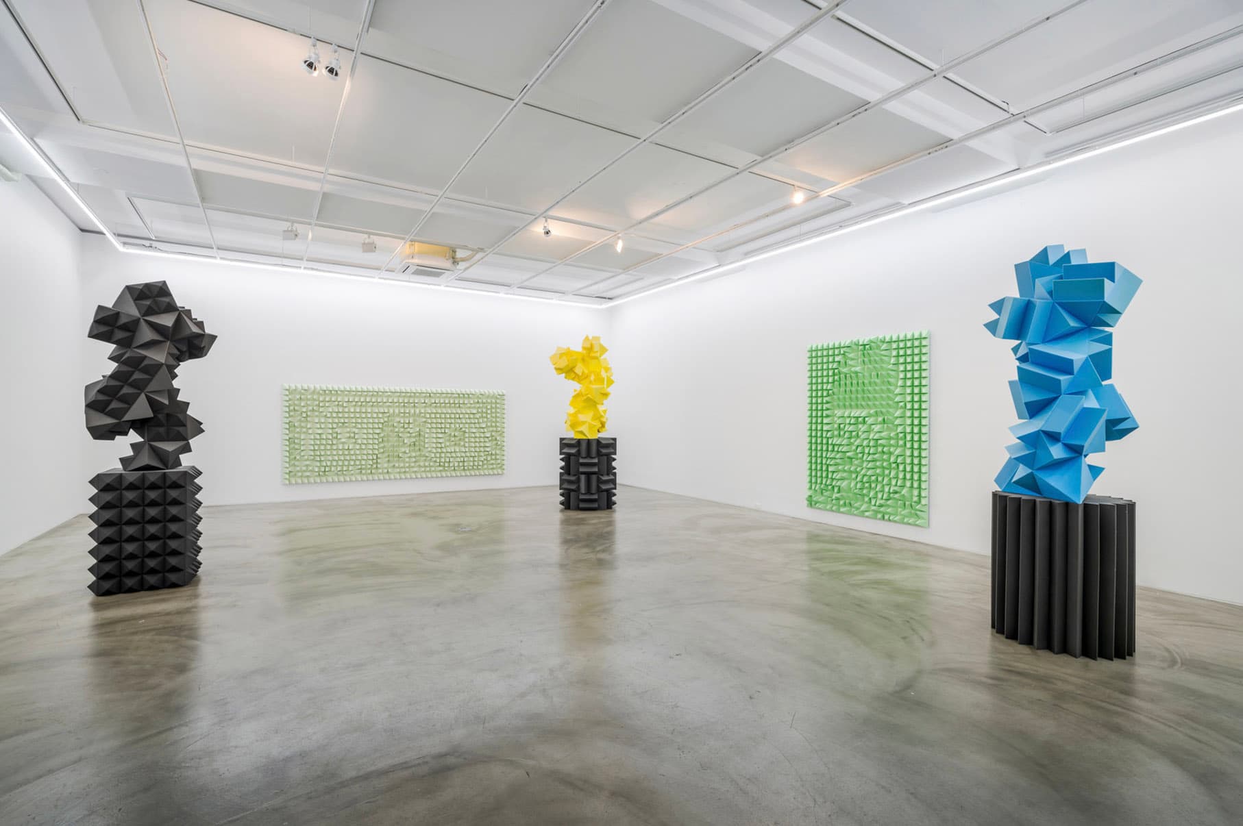 Installation view of Anechoic Figures, Gallery Simon, 2021