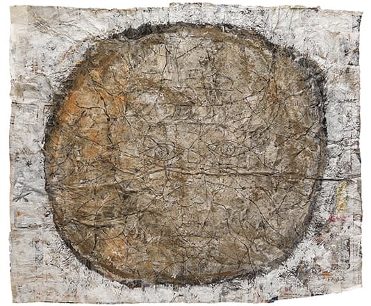 박문종_땅_215x253cm_종이_먹_흙_2016