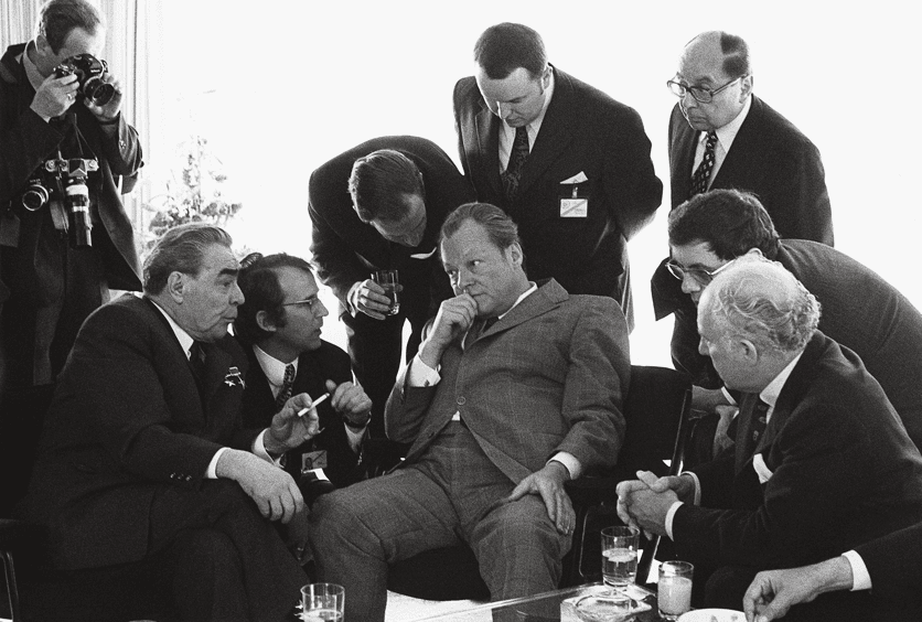 ⓒ Leonid Brezhnev, Willy Brandt, Bonn, 1973 © Barbara Klemm, Institut für Auslandsbeziehungen e. V.