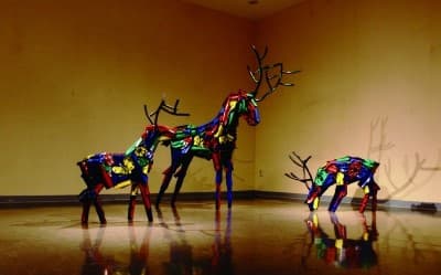 PLASTIK- DEER, 2014,   plastic chair, steel, car paint , 400x 400cm