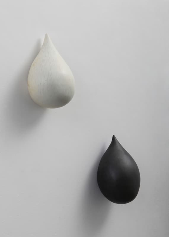 곽경화, Tears, Glazed ceramic, 18x21x10,18x22x11cm, 2016