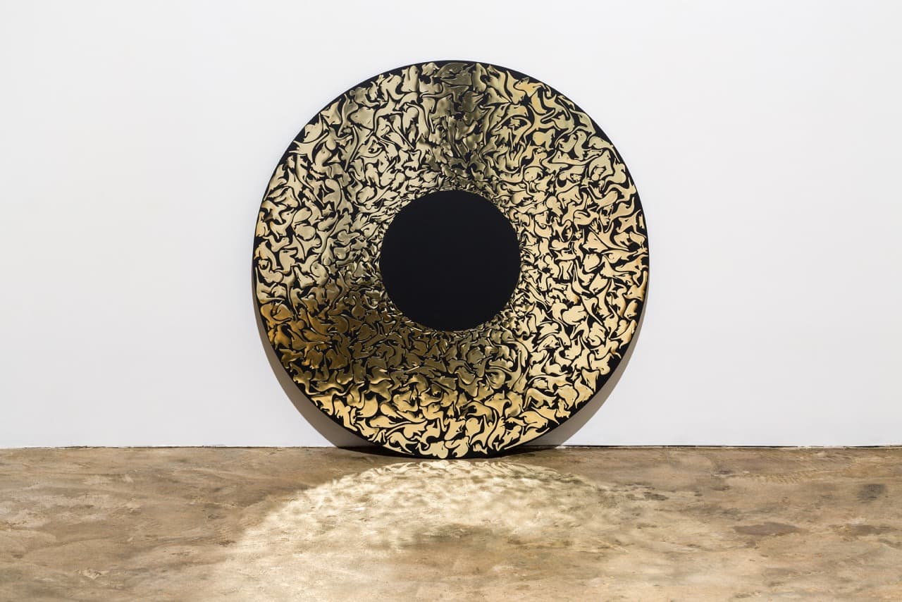 장인희,Blind Spot17051,2017,Handcut Mirror PET Film&Acrylic Plate,85(dia)cm 사진제공: 장인희 작가 & 한미갤러리