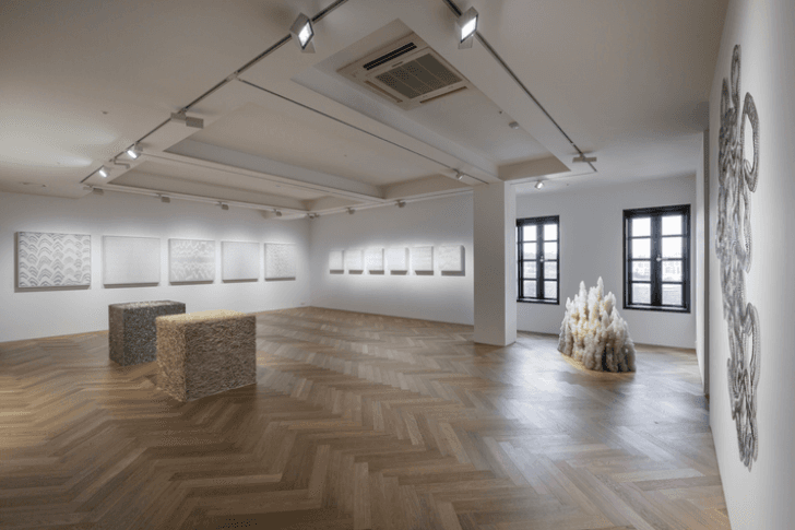 Installation view, "Tara Donovan," Pace Gallery © Tara Donovan, Pace Gallery