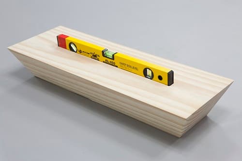 수면의 수평을 측정하기 위한 도구 1호, 2013 나무조각, 수평자 15 x 70 x 20cm