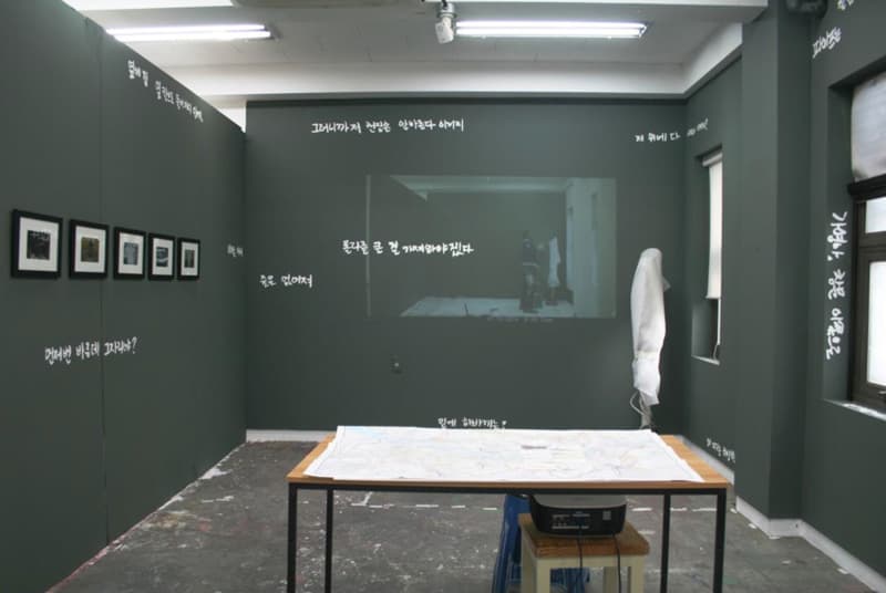 임가영, Painting_작업실 installation view, 혼합매체 가변설치, 2014